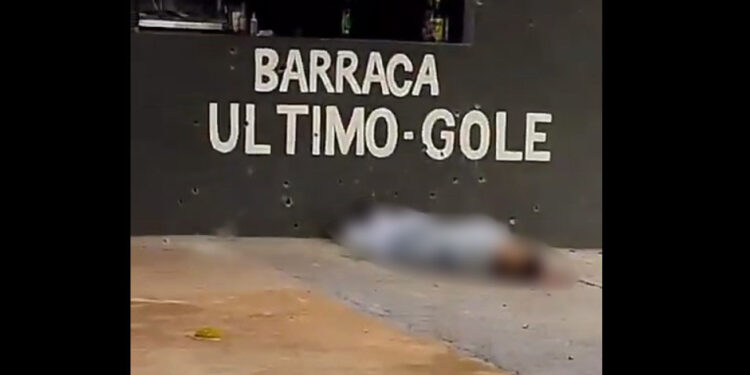 Dupla é metralhada em frente a bar no Paraná; criminosos efetuaram 50 disparos