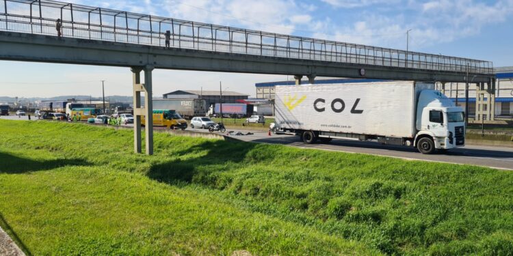 Mulher morre em acidente no Contorno Leste, em Curitiba