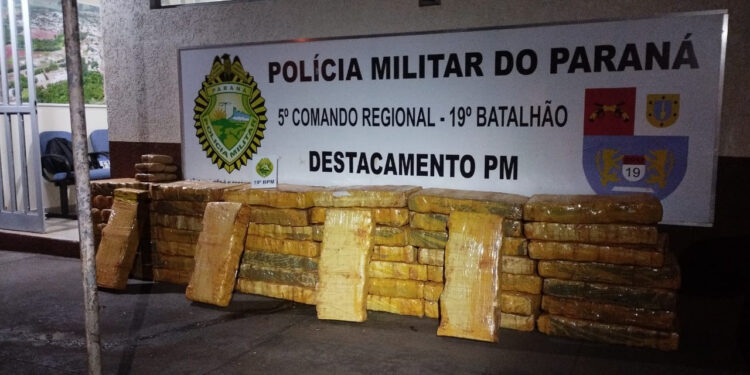Após perseguição, PM apreende meia tonelada de maconha no Paraná