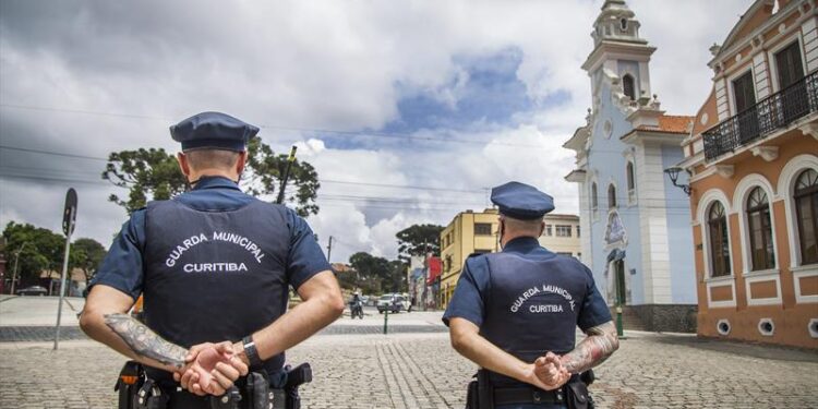 Guarda Municipal prende marginal por pichação no Centro de Curitiba