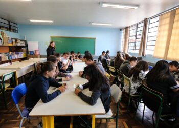 Sancionada lei que institui bônus para profissionais de escolas com bom desempenho