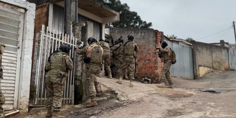PRF e Polícia Civil vão a caça de quadrilha especializada em roubo de cargas
