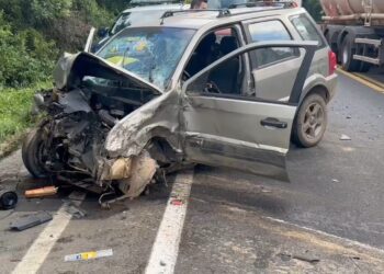 Colisão frontal deixa três feridos na Rodovia do Xisto