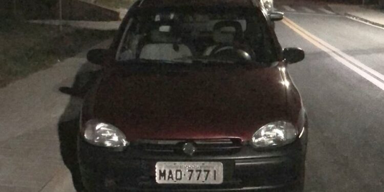 PM recupera Corsinha 95 em Colombo e motorista é detido