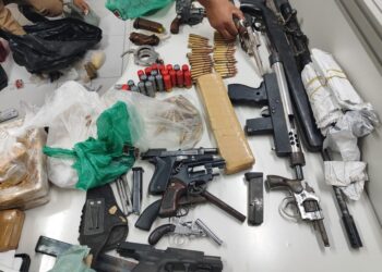 Polícia Militar realiza grande apreensão de drogas e armas com prejuízo de mais de meio milhão de reais para traficante