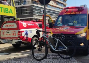 Homem fica gravemente ferido em acidente com ônibus no centro de Curitiba