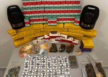 RONE estoura biqueira e apreende drogas no Parque da Fonte em São José dos Pinhais