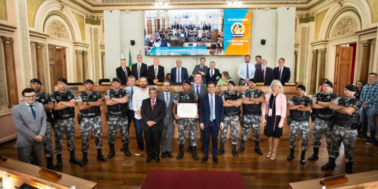 Batalhão Rone recebe homenagem na Câmara de Curitiba
