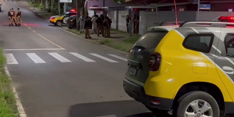 Criminosos invadem residência para realizar roubo e um morre em confronto com a PM