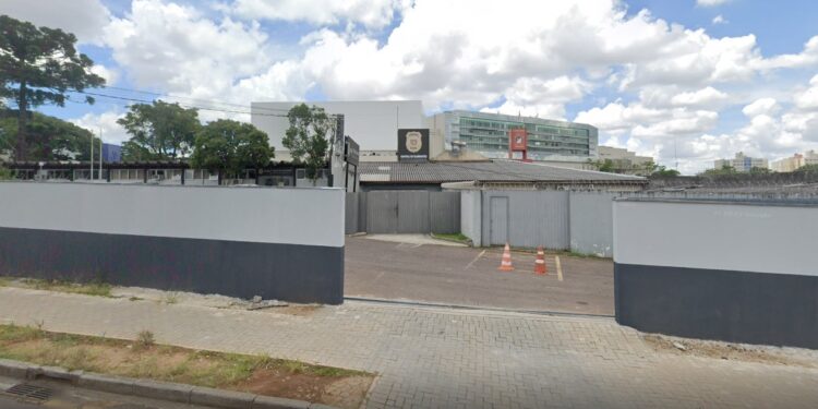 Marginal é preso após roubar mulher em ônibus da linha Circular Sul, em Curitiba