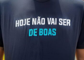 Homem com camiseta “Hoje não vai ser de boas” tem carro de autoescola furtado no litoral