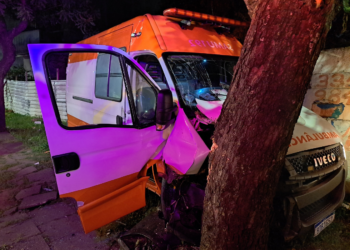 Acidente envolvendo ambulância do SAMU deixa dois feridos, no Novo Mundo