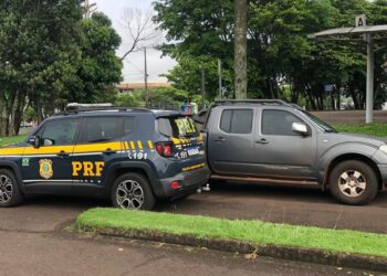 VÍDEO: Motorista acelera caminhonete para cima de policiais e acaba preso após perseguição