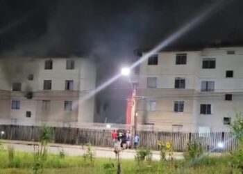 Incêndio destrói apartamento no Osternack