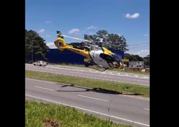 Carro capota e mãe e filha ficam gravemente feridas no Contorno Norte