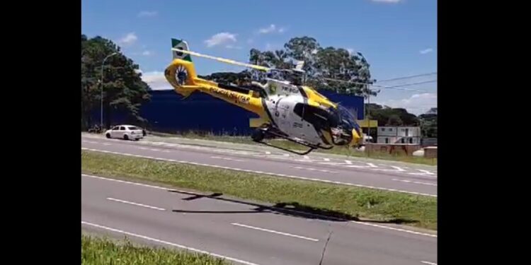 Carro capota e mãe e filha ficam gravemente feridas no Contorno Norte