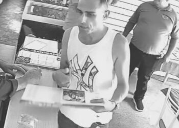 Em dois dias, câmeras registram indivíduo furtando 2 celulares em Curitiba, veja os vídeos