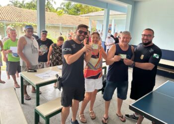 Polícia Civil realiza entrega de mais de 260 novas carteiras de identidade na Ilha do Mel