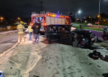 Acidente envolvendo carro e caminhão deixa um ferido no Contorno Sul