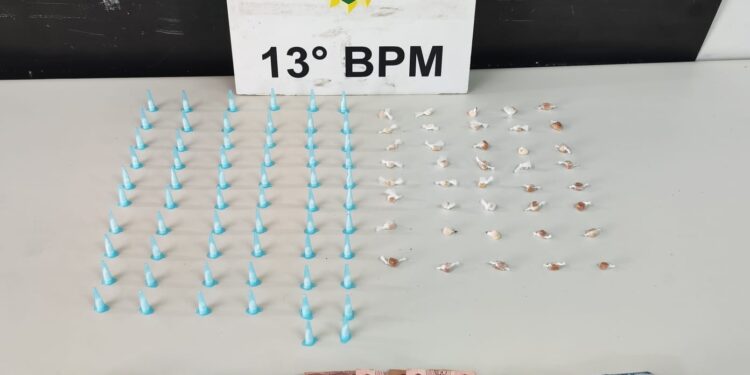 Traficante é presa com drogas no Pinheirinho; cocaína estava escondida em gorro de Papai Noel