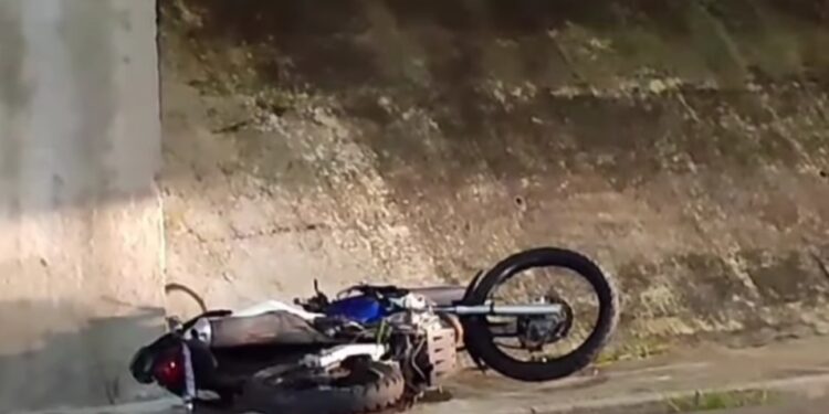 Jovem sofre acidente e morre após sair para socorrer amigo, na RMC