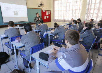 Paraná terá 312 escolas estaduais cívico-militares em 2024