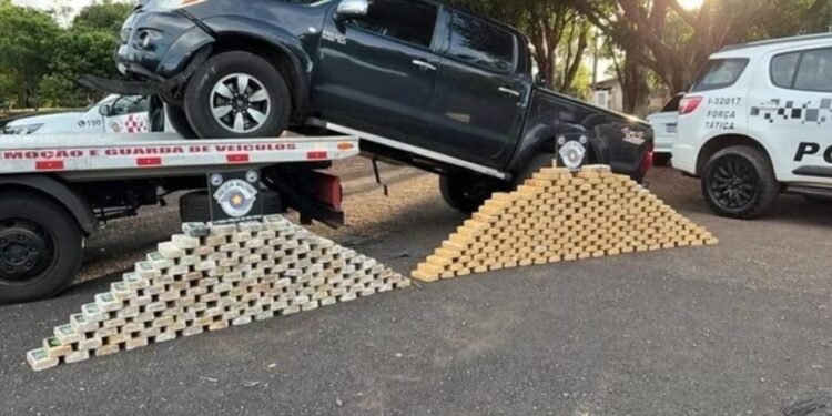 PRF é preso com caminhonete carregada com mais de 300 quilos de cocaína e crack