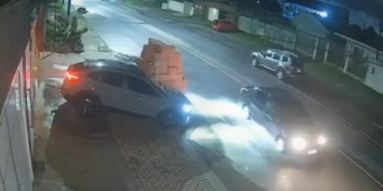 Guerra no litoral do Paraná: Câmera registrou atentado com tiros de fuzil em Paranaguá, veja o vídeo