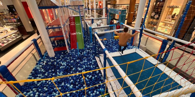 Férias na capital – Ice Park é inaugurado no Shopping Curitiba