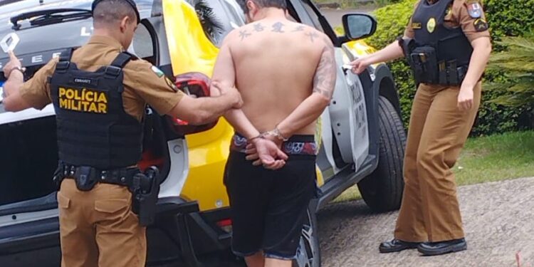 Mulher é salva por policiais militares após ser brutalmente agredida e mantida em cárcere privado em Curitiba