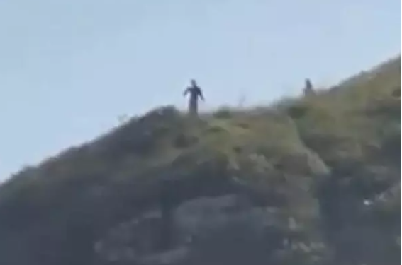 Após fazer vídeo irônico dizendo que era o “ET da Ilha do Mel”, jogador de basquete grava vídeos negando