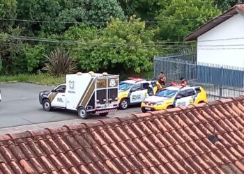 Rapaz com longa ficha criminal é assassinado a tiros próximo a salão de festas do Condomínio Serra do Mar