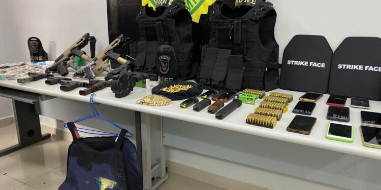 Dos 7 mortos em confronto com a RONE, 4 estavam com tornozeleira eletrônica e todos tinham passagem pela polícia