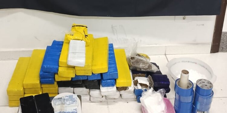 Equipe ROMU que investigava criminoso que realizou assalto descobre QG do tráfico de drogas