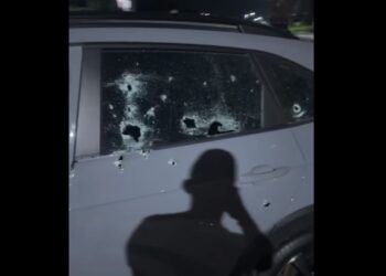 Guerra no litoral do Paraná! Veículo é fuzilado por dezenas de disparos, veja o vídeo