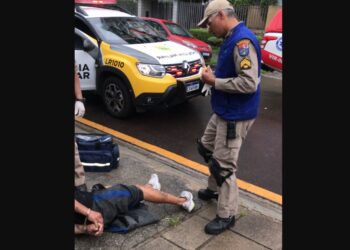 Após roubar celular em ônibus, criminoso foragido é baleado no bairro Cristo Rei