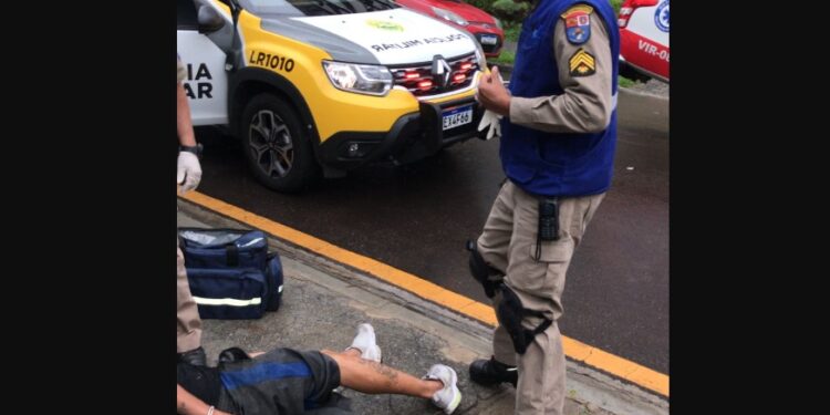 Após roubar celular em ônibus, criminoso foragido é baleado no bairro Cristo Rei