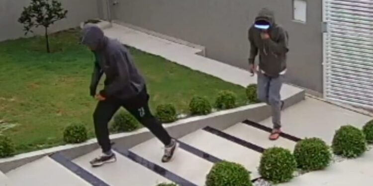 O que já se sabe dos criminosos que trocaram tiros com uma policial civil em Curitiba