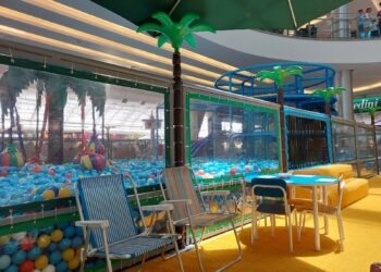 Deu Praia no Shopping Estação: Novo parque infantil é inspirado na praia e conta com um mar de bolinhas 