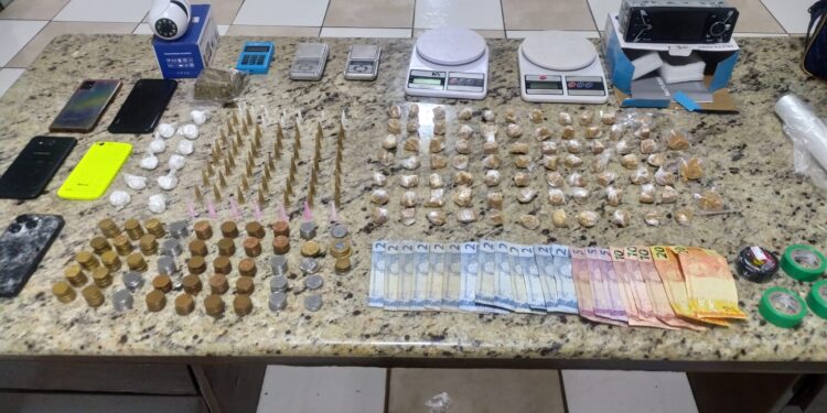 Ação da PMPR resulta em prisão por tráfico e receptação