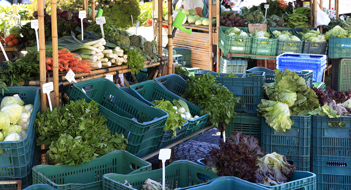 Com o início das obras na Praça da Ucrânia, tradicionais feiras de Curitiba mudam de endereço
