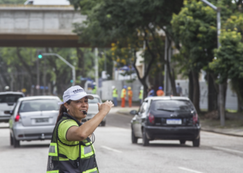 Trânsito na Victor Ferreira do Amaral é liberado antes do previsto; ônibus voltam ao itinerário normal