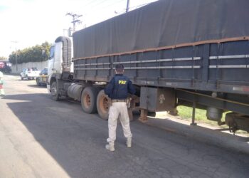 Caminhoneiro é preso no Paraná por dirigir com índice de álcool 5 vezes maior do que o considerado crime