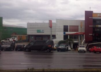 Em ação de cinema, criminosos invadem banco na região metropolitana de Curitiba