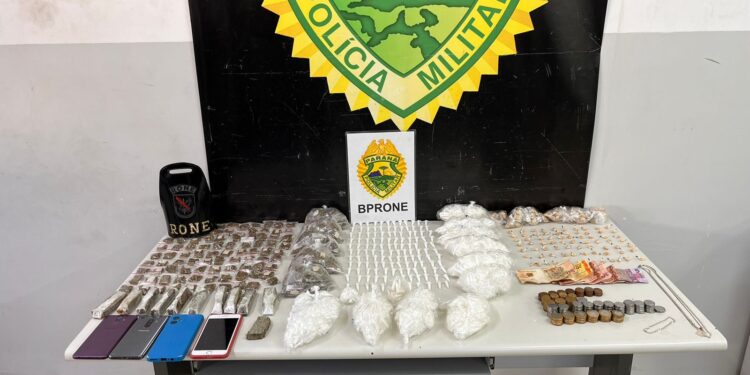 RONE apreende drogas na CIC e detém dupla