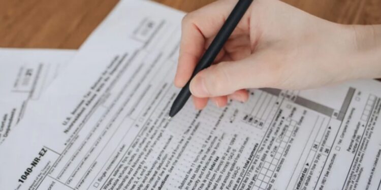 A Falsificação de Documentos e suas Ramificações Legais: Uma Análise Jurídica e Jornalística