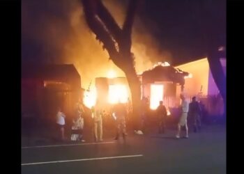 Incêndio destrói residência no Rebouças