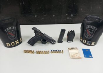 Segurança de biqueira é preso pela RONE com pistola e rádio comunicador