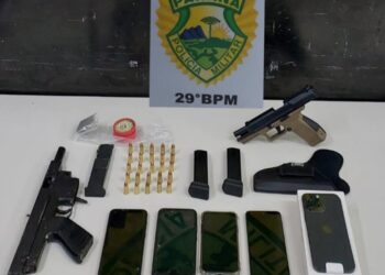 Criminosos que aterrorizam em assalto a loja de celulares são presos pela PM