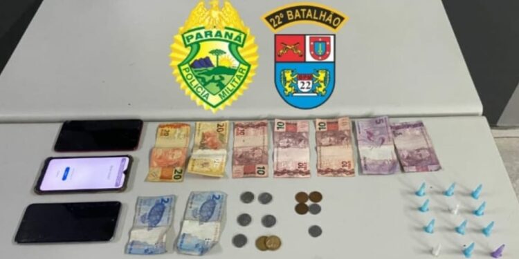 PM detém traficante vendendo cocaína na frente de escola na saída de alunos em Colombo